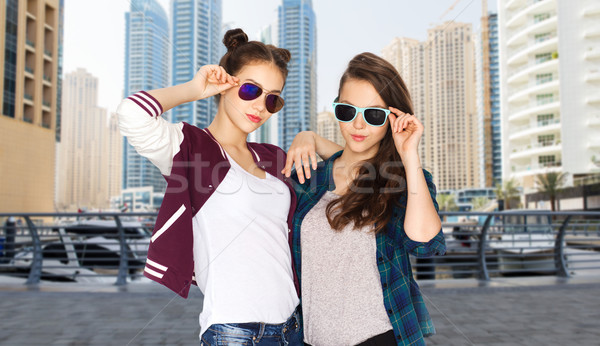 Heureux souriant joli adolescentes lunettes de soleil personnes [[stock_photo]] © dolgachov