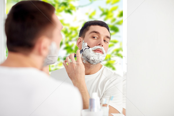 Férfi szakáll borotva penge fürdőszoba szépség Stock fotó © dolgachov