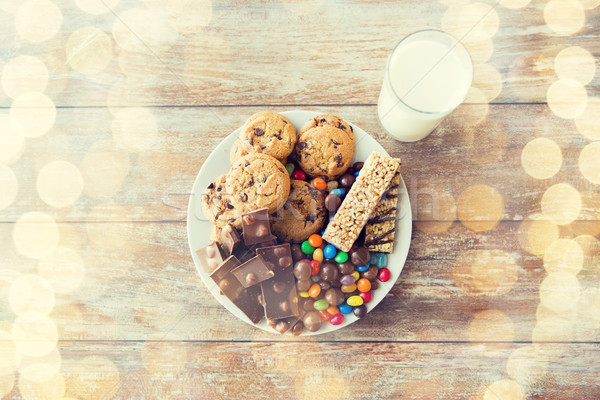 Alimente dulce lapte sticlă tabel Imagine de stoc © dolgachov