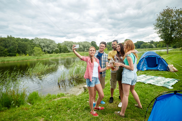 Foto stock: Feliz · amigos · toma · campamento · camping