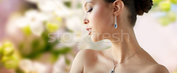 Güzel Asya kadın küpe güzellik takı Stok fotoğraf © dolgachov