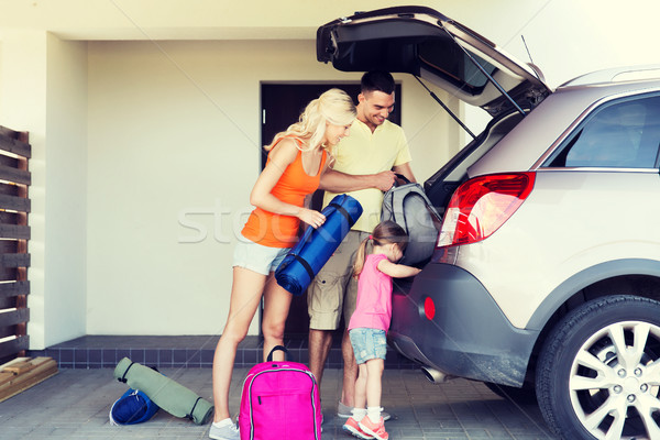 Stock fotó: Boldog · család · csomagol · dolgok · autó · otthon · parkolás