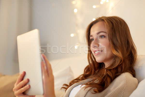 Foto stock: Feliz · mulher · jovem · cama · casa · tecnologia