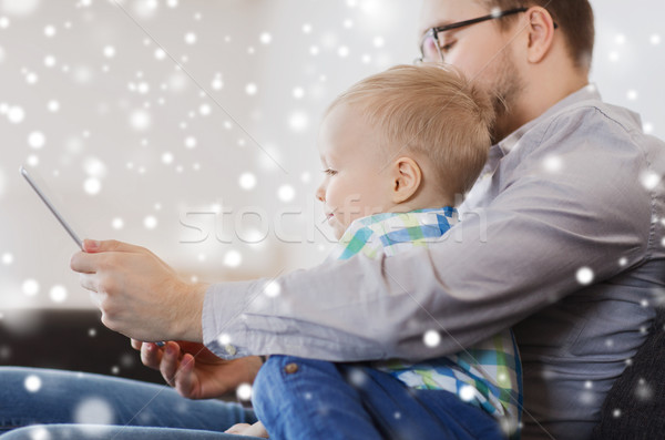 Baba oğul oynama ev aile çocukluk Stok fotoğraf © dolgachov