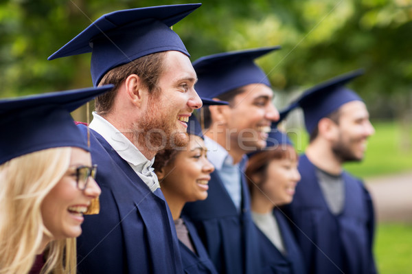 Fericit studenţi burlaci educaţie absolvire oameni Imagine de stoc © dolgachov