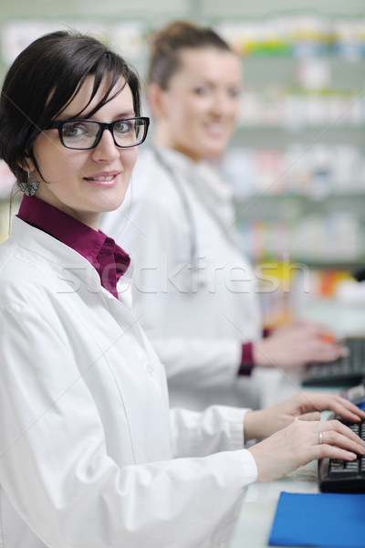 Photo stock: équipe · pharmacien · chimiste · femme · pharmacie · pharmacie