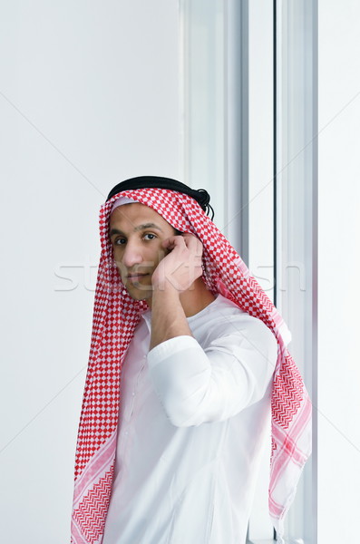 Arab üzletember fényes iroda boldog fiatal Stock fotó © dotshock