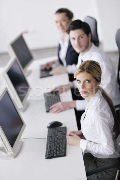 Geschäftsleute Gruppe arbeiten Kunden helfen Schreibtisch Stock foto © dotshock