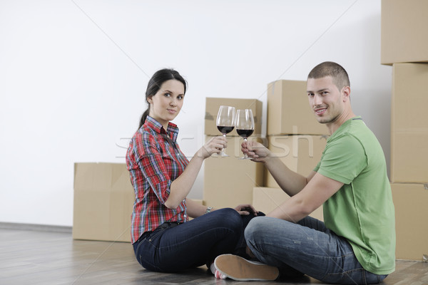 Bewegende nieuw huis gelukkig vrouw man Stockfoto © dotshock