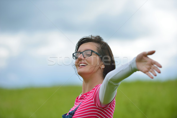Genieten natuur leven jonge vrouw frisse lucht Stockfoto © dotshock