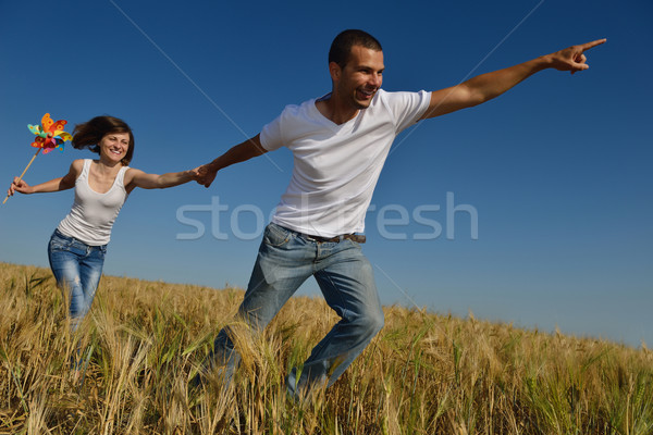 Foto d'archivio: Felice · Coppia · campo · di · grano · amore · romance