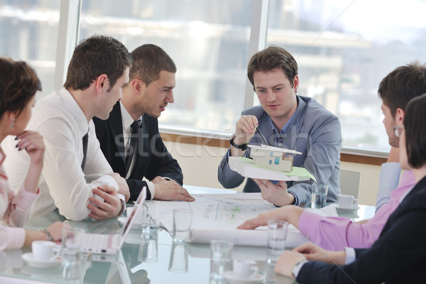 Arquitecto equipo de negocios reunión grupo personas mirando Foto stock © dotshock