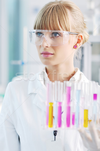 Stockfoto: Vrouwelijke · onderzoeker · reageerbuis · lab · arts