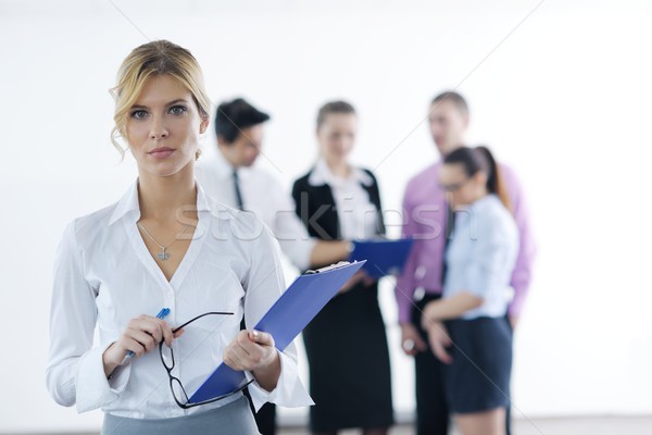 Foto stock: Mujer · de · negocios · pie · personal · exitoso · moderna · brillante