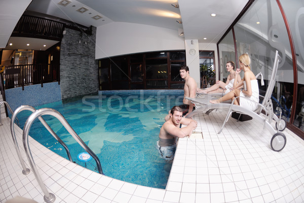 Foto stock: Jovens · grupo · estância · termal · piscina · feliz · diversão