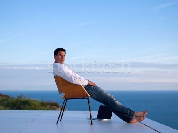 Nyugodt fiatalember otthon erkély jóképű megnyugtató Stock fotó © dotshock