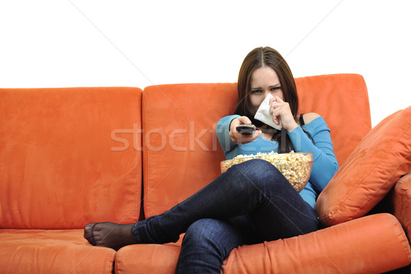 Genç kadın yemek patlamış mısır izlerken tv filmler Stok fotoğraf © dotshock