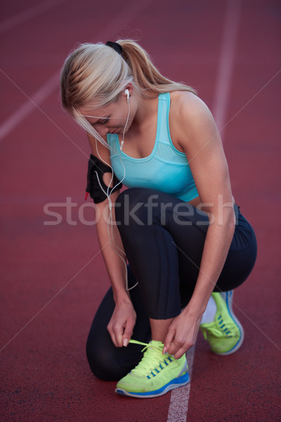 Sportlich Frau sportlich Rennstrecke jungen Läufer Stock foto © dotshock