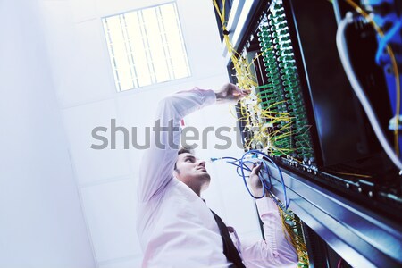 年輕 數據中心 服務器 房間 英俊 商人 商業照片 © dotshock