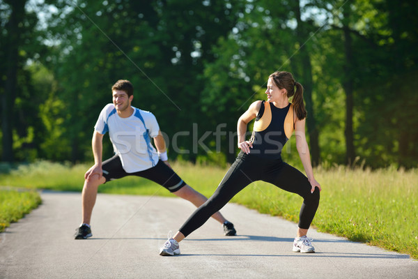 Oameni exercita jogging tineri sănătate Imagine de stoc © dotshock