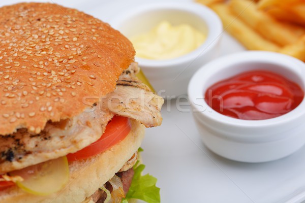 Hamburger natura moarta fast food meniu franceza cartofi prajiti bautura racoritoare Imagine de stoc © dotshock