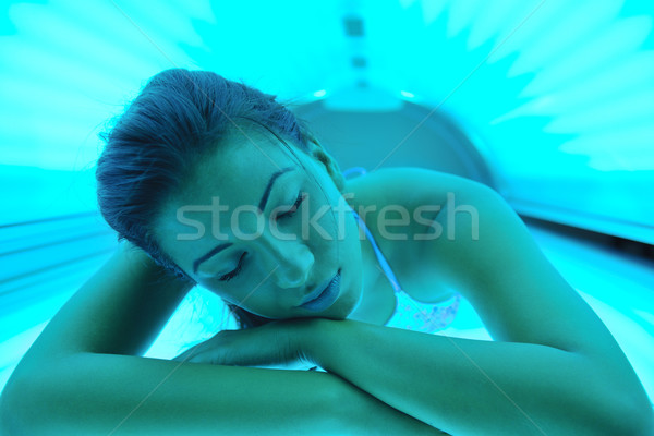 Piękna młoda kobieta solarium leczenia skóry nowoczesne Zdjęcia stock © dotshock