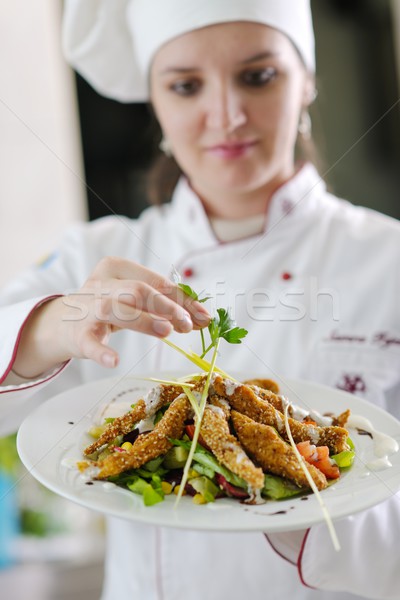 Chef maaltijd mooie jonge vrouw smakelijk Stockfoto © dotshock