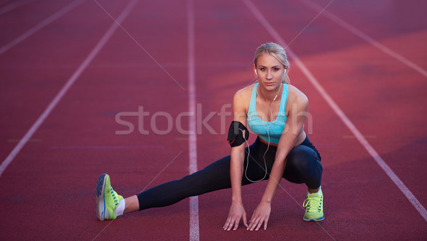 Sportlich Frau sportlich Rennstrecke jungen Läufer Stock foto © dotshock