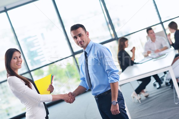 [[stock_photo]]: Gens · d'affaires · face · homme · femme · serrer · la · main