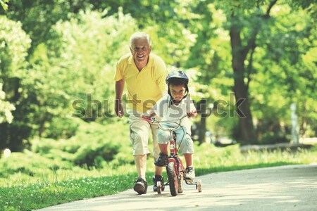 Großvater Kind Spaß Park glücklich spielen Stock foto © dotshock