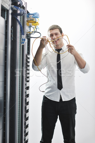 Jóvenes centro de datos servidor habitación guapo hombre de negocios Foto stock © dotshock