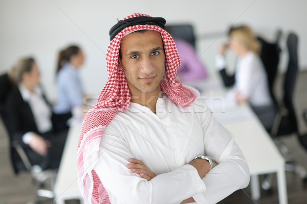 árabe hombre de negocios reunión reunión de negocios guapo jóvenes Foto stock © dotshock