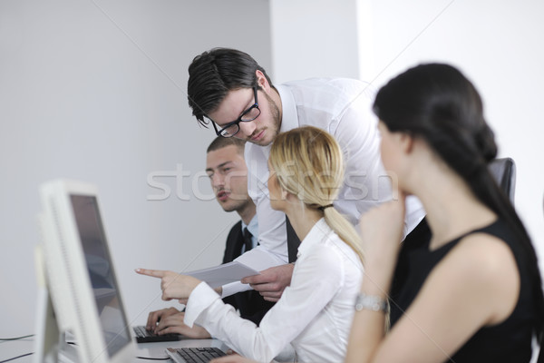 Pessoas de negócios grupo trabalhando cliente ajudar secretária Foto stock © dotshock