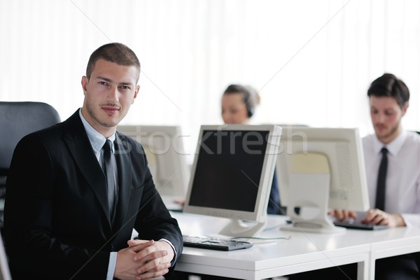 Stock foto: Geschäftsleute · Gruppe · arbeiten · Kunden · helfen · Schreibtisch