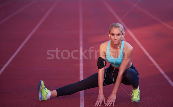 Sportlich Frau sportlich Rennstrecke jungen Läufer Stock foto © dotshock