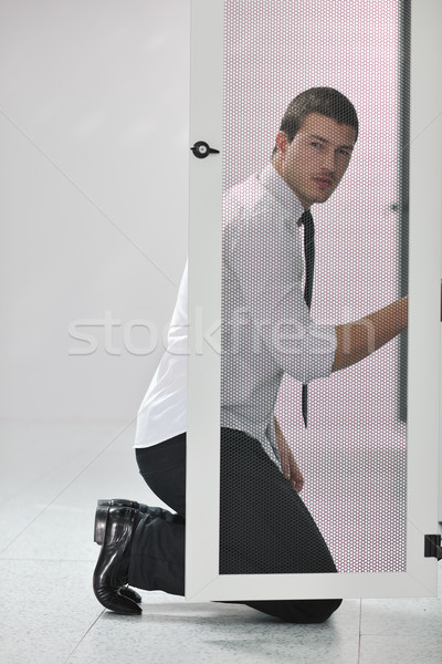 Jungen Rechenzentrum Server Zimmer gut aussehend Geschäftsmann Stock foto © dotshock