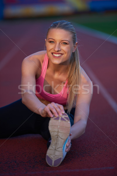 Sportlich Frau sportlich Rennstrecke jungen Läufer Stock foto © dotshock