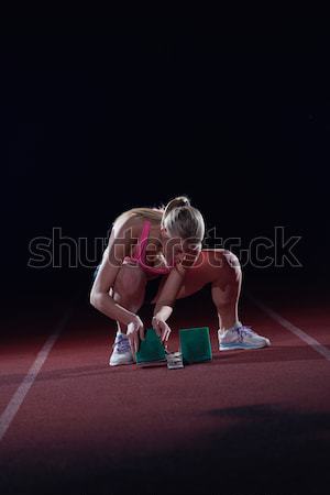 Sportlich Frau sportlich Rennstrecke jungen Läufer Stock foto © dotshock