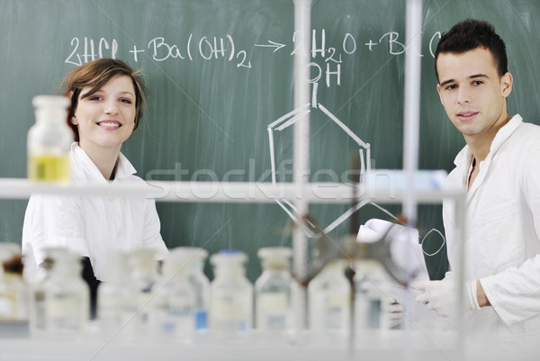 Estudantes casal lab jovem corpo Foto stock © dotshock