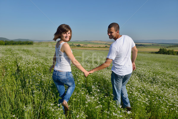 Feliz casal campo de trigo amor romance Foto stock © dotshock