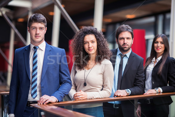 Negócio grupo jovem pessoas de negócios caminhada Foto stock © dotshock