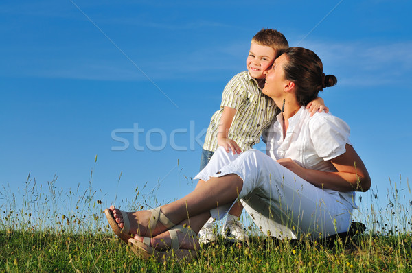 Zdjęcia stock: Kobieta · dziecko · zewnątrz · szczęśliwy · młoda · kobieta · matka