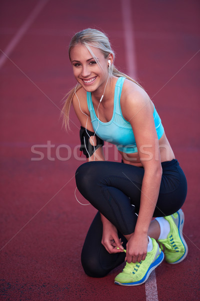Sportlich Frau sportlich Rennstrecke jungen Läufer Stock foto © dotshock
