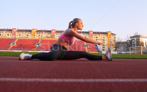 Sportlich Frau sportlich Rennstrecke jungen Läufer Stock foto © dotshock