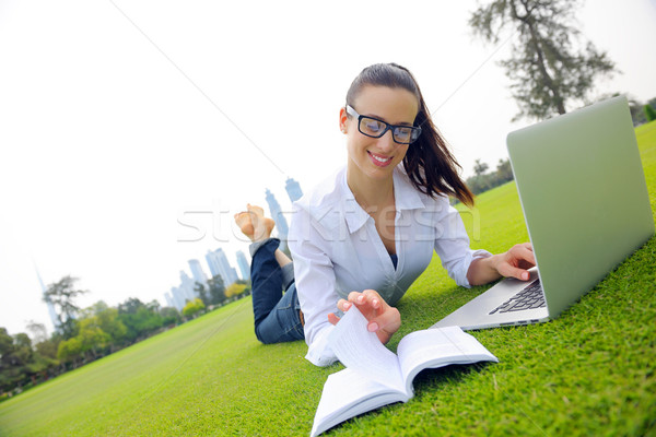 Stock foto: Frau · Laptop · Park · glücklich · jungen · Studenten
