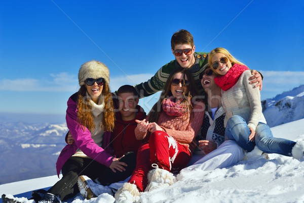 Freunde Spaß Winter frischen Schnee glücklich Stock foto © dotshock