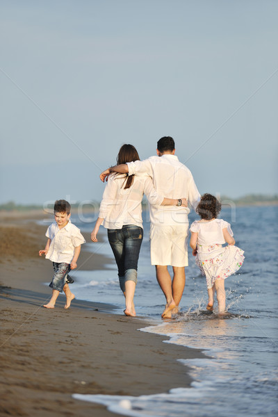 Stockfoto: Gelukkig · jonge · familie · leuk · strand · zonsondergang