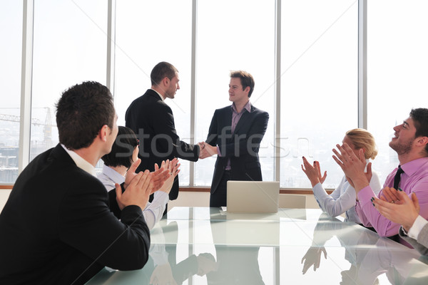Groep zakenlieden vergadering jonge conferentiezaal nieuwe Stockfoto © dotshock