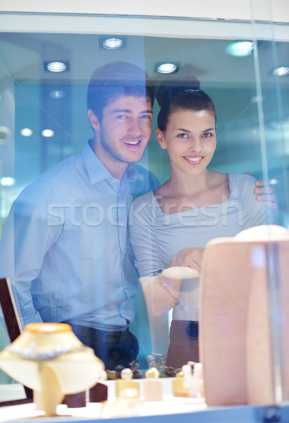 Feliz joyas tienda jóvenes romántica Foto stock © dotshock