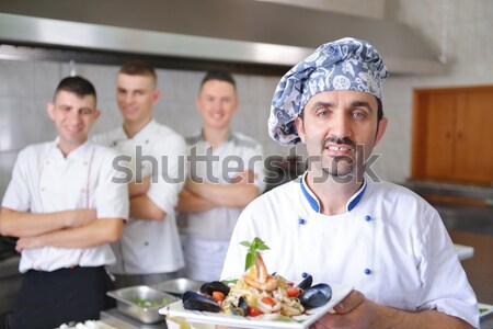 Chef woestijn cake keuken geconcentreerde Stockfoto © dotshock